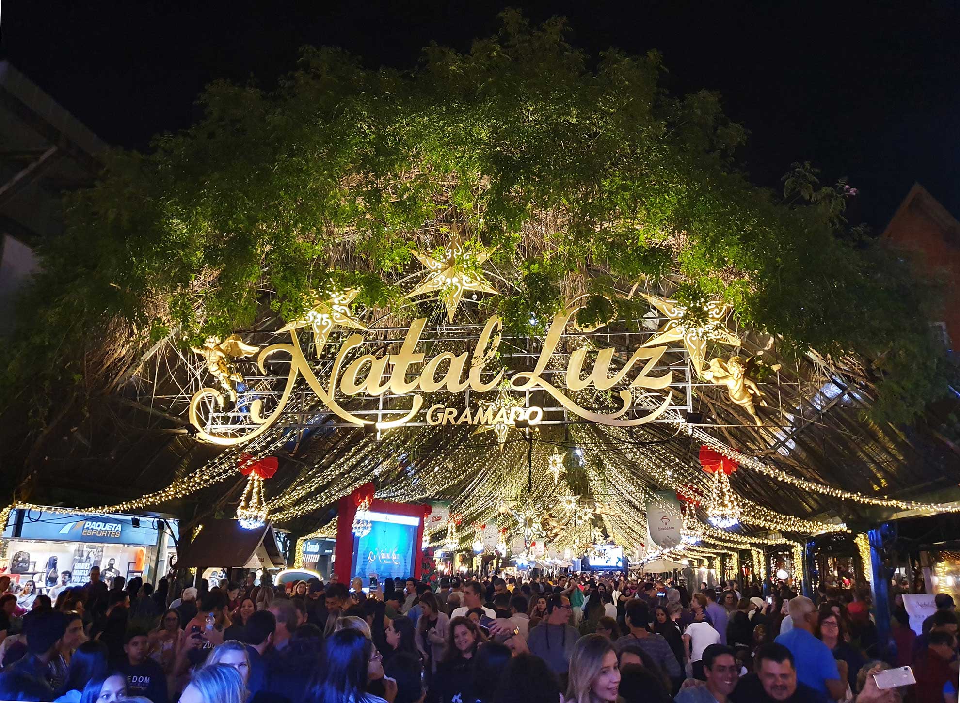 Natal Luz de Gramado - A Rua Coberta ganhou um céu estrelado que deixou  ainda mais encantadora a Cidade Mágica do Natal. ❤️🌟🎄 O 35º Natal Luz de  Gramado vai até o